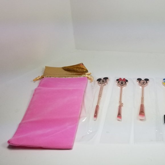 Mickey and Friends make up brushes set of 7 plus bag - Picture 3 of 16